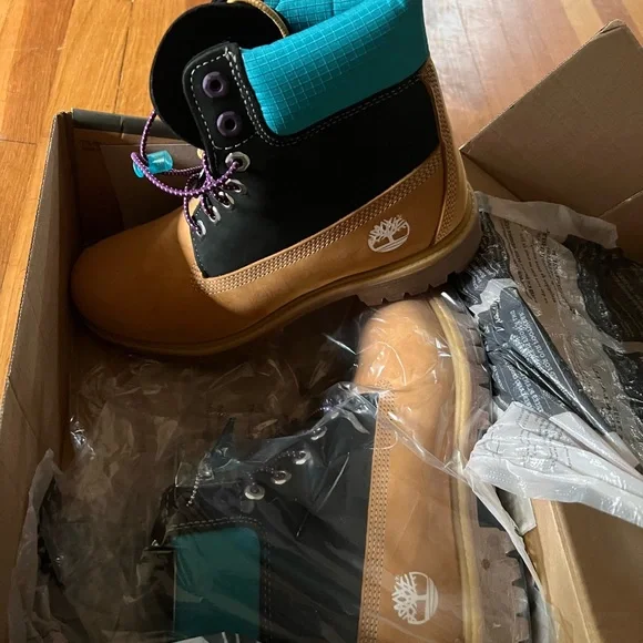 💕NWT💕Timberland Boot 6-inch Premium Waterproof In Wheat/black/turquoise UNISEX - Picture 2 of 9